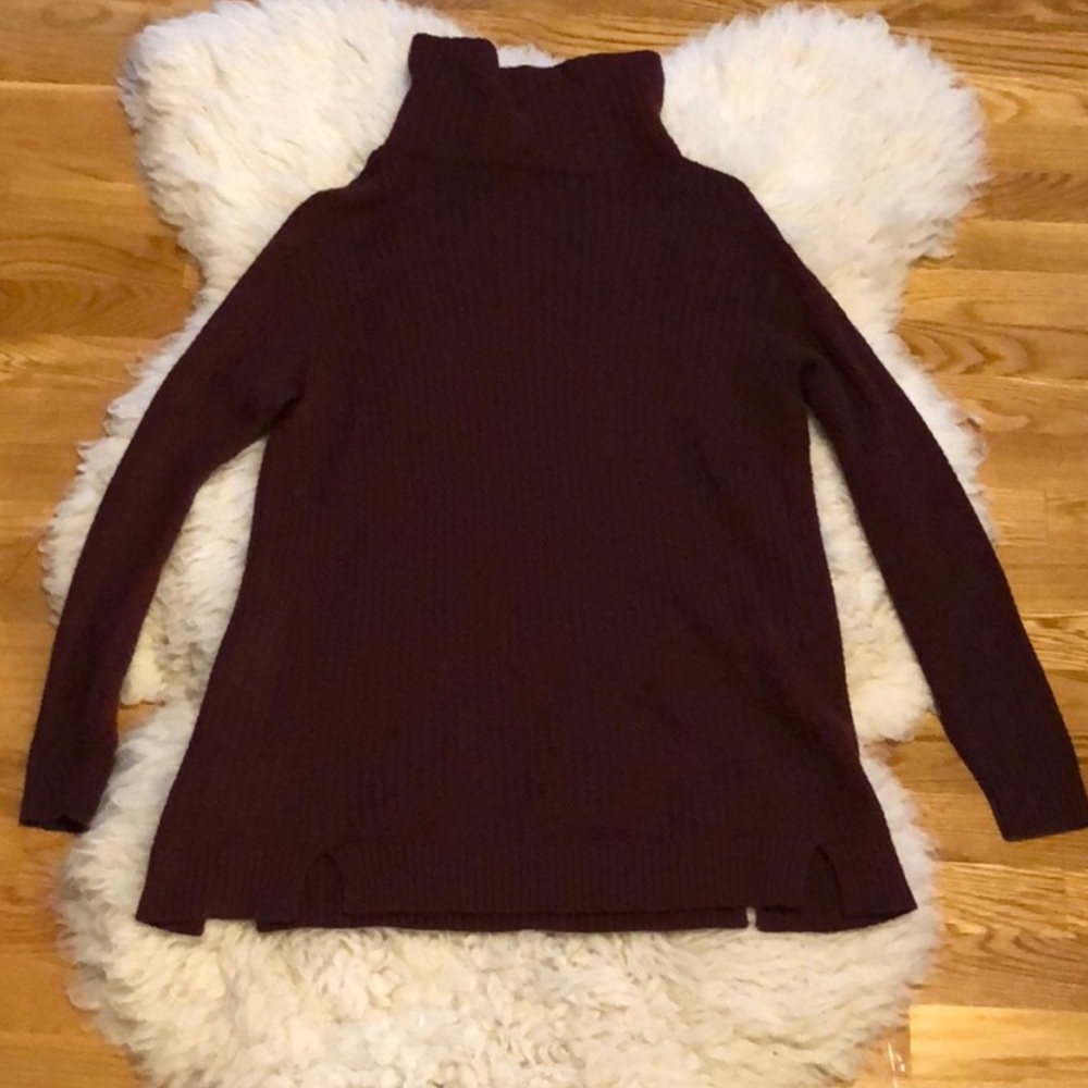 VINEYARD VINES MAROON SWEATER